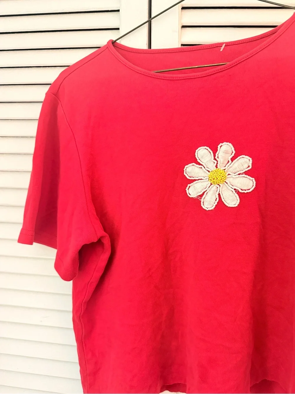 Red Daisy Patch Crop Tee - Women Tops